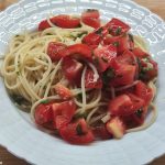 As you can see in the picture, this also works with chopped San Marzano tomatoes. Wie man auf dem Bild sehen kann, geht das auch mit klein geschnittenen San Marzano Tomaten.