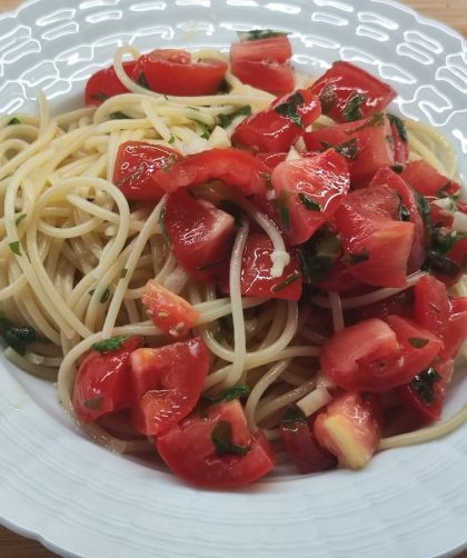 As you can see in the picture, this also works with chopped San Marzano tomatoes. Wie man auf dem Bild sehen kann, geht das auch mit klein geschnittenen San Marzano Tomaten.