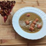 A Palatinate specialty is the combination of potato soup with plum cake. Eine Pfälzer Besonderheit ist die Kombination der Kartoffelsuppe mit Zwetschgenkuchen (Grumbeersubb un Quetschekuche).