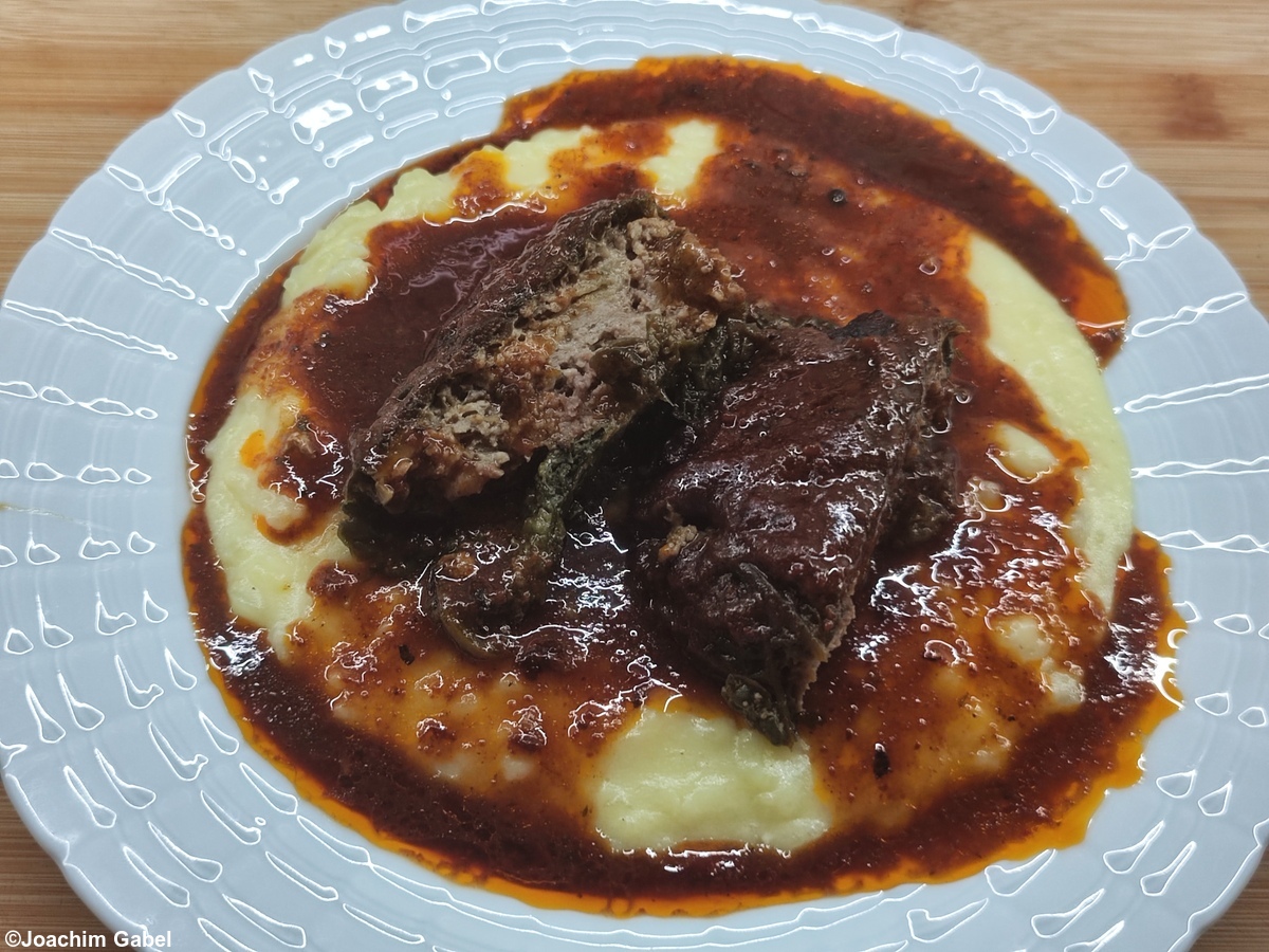 Savoy cabbage rollWirsingroulade